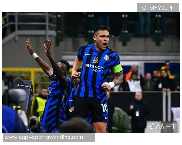 国米客战比萨海报震撼发布雷电交加下蓝黑军团剑指斜塔之城